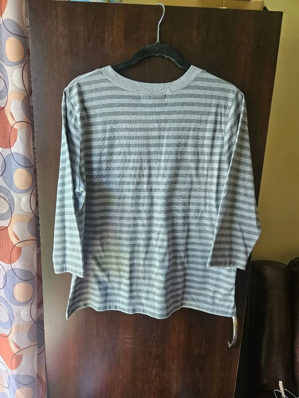 Cathy Daniels Light Gray Striped Knit Top with Floral Accents Size Large
